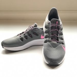 NWOT Nike Quest 2 running shoe Gray/Pink size 11